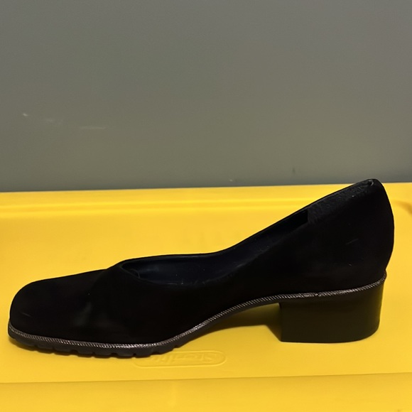 Stuart Weitzman | Mono | Suede Loafer in Black - Picture 13 of 17